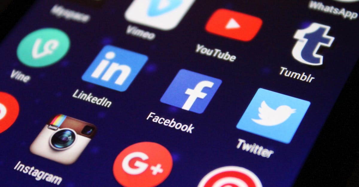 How do beginners start social media marketing?